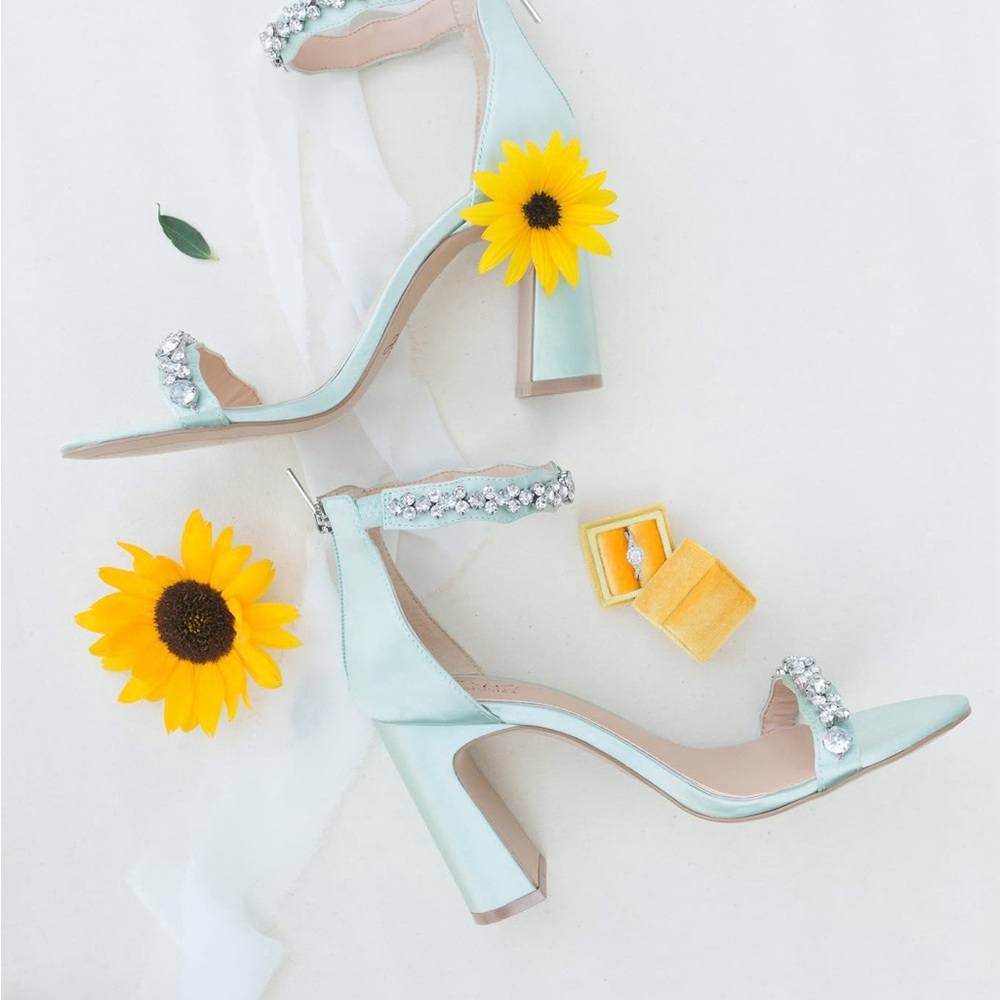 Jewel Badgley Mischka Odessa Seafoam Green Heeled Sandals 7 1/2